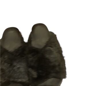 3/15$ Ardene Fur slippers​